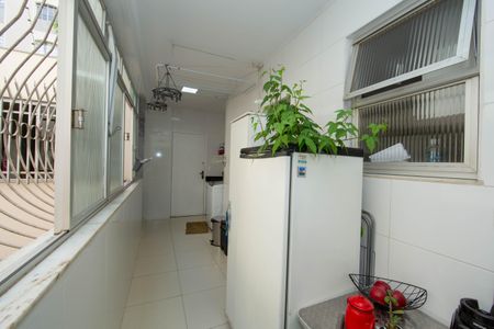 Apartamento à venda com 200m², 5 quartos e 2 vagas Apartamento à venda com 200m², 5 quartos e 2 vagasAREA DE SEERVICO