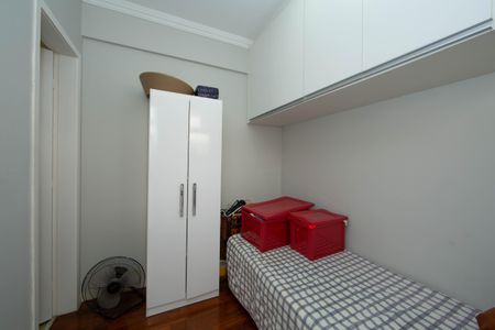 Apartamento à venda com 200m², 5 quartos e 2 vagas Apartamento à venda com 200m², 5 quartos e 2 vagasQUARTO E BANHO DE EMPREGADA