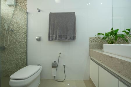 Apartamento à venda com 200m², 5 quartos e 2 vagas Apartamento à venda com 200m², 5 quartos e 2 vagasBANHEIRO1