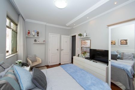 Apartamento à venda com 200m², 5 quartos e 2 vagas Apartamento à venda com 200m², 5 quartos e 2 vagasQUARTO2