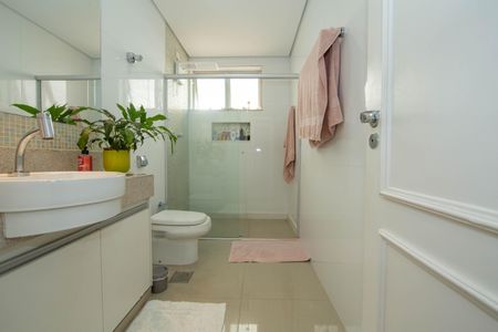 Apartamento à venda com 200m², 5 quartos e 2 vagas Apartamento à venda com 200m², 5 quartos e 2 vagasBANHEIRO2