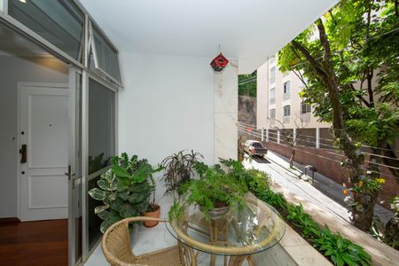 Apartamento à venda com 200m², 5 quartos e 2 vagas Apartamento à venda com 200m², 5 quartos e 2 vagasVARANDA