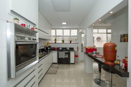 Apartamento à venda com 200m², 5 quartos e 2 vagas Apartamento à venda com 200m², 5 quartos e 2 vagasCOZINHA