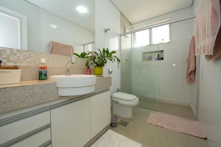 Apartamento à venda com 200m², 5 quartos e 2 vagas Apartamento à venda com 200m², 5 quartos e 2 vagasBANHEIRO2