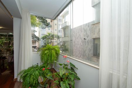 Apartamento à venda com 200m², 5 quartos e 2 vagas Apartamento à venda com 200m², 5 quartos e 2 vagasVARANDA