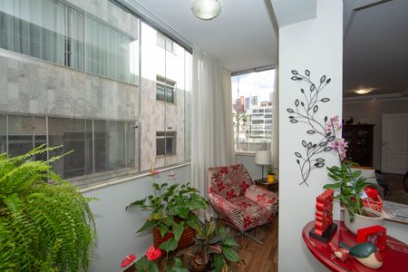 Apartamento à venda com 200m², 5 quartos e 2 vagas Apartamento à venda com 200m², 5 quartos e 2 vagasVARANDA