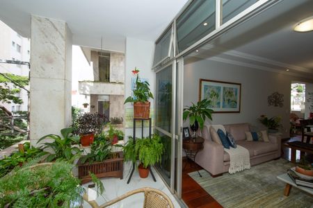 Apartamento à venda com 200m², 5 quartos e 2 vagas Apartamento à venda com 200m², 5 quartos e 2 vagasVARANDA