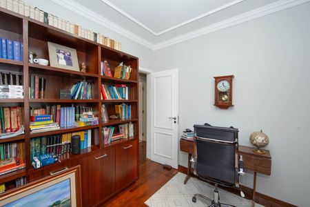 Apartamento à venda com 200m², 5 quartos e 2 vagas Apartamento à venda com 200m², 5 quartos e 2 vagasQUARTO3