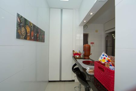 Apartamento à venda com 200m², 5 quartos e 2 vagas Apartamento à venda com 200m², 5 quartos e 2 vagasCOZINHA