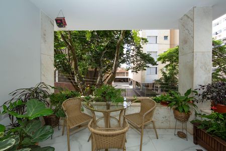 Apartamento à venda com 200m², 5 quartos e 2 vagas Apartamento à venda com 200m², 5 quartos e 2 vagasVARANDA