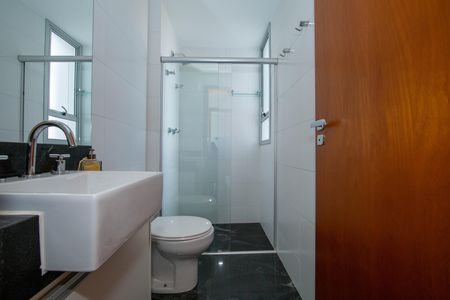 Apartamento à venda com 60m², 2 quartos e 2 vagas Apartamento à venda com 60m², 2 quartos e 2 vagasBANHEIRO1