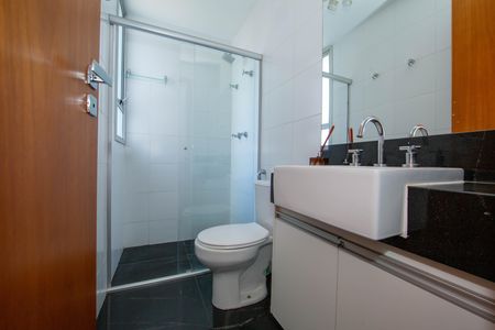 Apartamento à venda com 60m², 2 quartos e 2 vagas Apartamento à venda com 60m², 2 quartos e 2 vagasBANHEIRO2