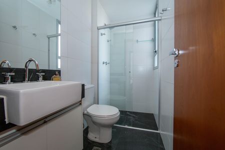 Apartamento à venda com 60m², 2 quartos e 2 vagas Apartamento à venda com 60m², 2 quartos e 2 vagasBANHEIRO1