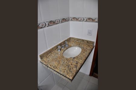Casa para alugar com 200m², 3 quartos e 3 vagas Casa para alugar com 200m², 3 quartos e 3 vagasDetalhe - Banheiro Social