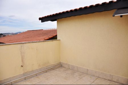 Casa para alugar com 200m², 3 quartos e 3 vagas Casa para alugar com 200m², 3 quartos e 3 vagasDetalhe - Varanda Externa