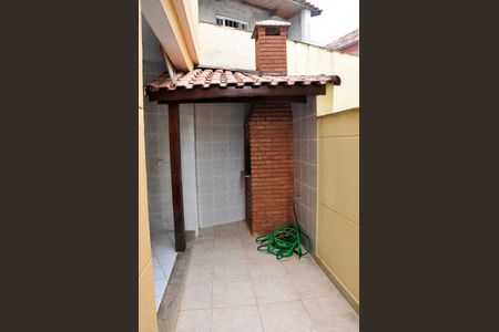 Casa para alugar com 200m², 3 quartos e 3 vagas Casa para alugar com 200m², 3 quartos e 3 vagasDetalhe - Quintal com Churrasqueira