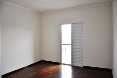 Casa para alugar com 200m², 3 quartos e 3 vagas Casa para alugar com 200m², 3 quartos e 3 vagasDetalhe - Quarto 01 com Varanda e Suíte