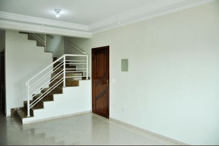 Casa para alugar com 200m², 3 quartos e 3 vagas Casa para alugar com 200m², 3 quartos e 3 vagasDetalhe - Sala
