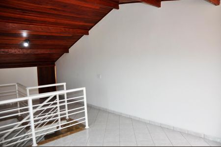 Casa para alugar com 200m², 3 quartos e 3 vagas Casa para alugar com 200m², 3 quartos e 3 vagasDetalhe - Sótão