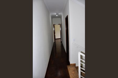 Casa para alugar com 200m², 3 quartos e 3 vagas Casa para alugar com 200m², 3 quartos e 3 vagasDetalhe - Corredor Quartos