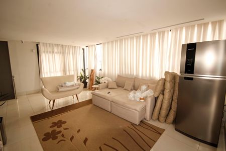 Apartamento para alugar com 265m², 5 quartos e 5 vagassala 2