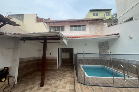 Apartamento para alugar com 160m², 2 quartos e 3 vagasQuintal