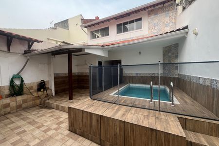 Apartamento para alugar com 160m², 2 quartos e 3 vagasQuintal