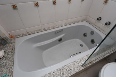 Apartamento à venda com 120m², 2 quartos e 2 vagas Apartamento à venda com 120m², 2 quartos e 2 vagasBanheiro da Suíte