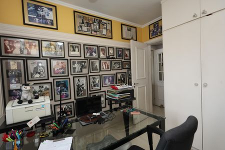 Apartamento à venda com 120m², 2 quartos e 2 vagas Apartamento à venda com 120m², 2 quartos e 2 vagasEscritório
