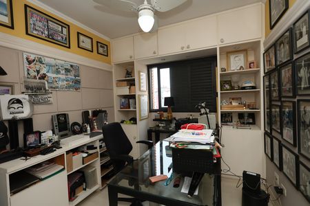 Apartamento à venda com 120m², 2 quartos e 2 vagas Apartamento à venda com 120m², 2 quartos e 2 vagasEscritório