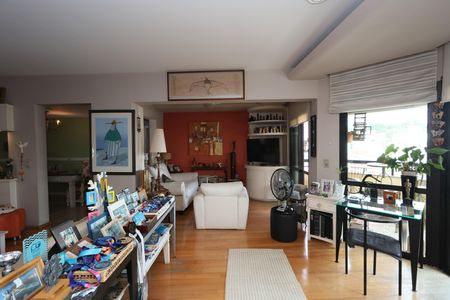 Sala de apartamento à venda com 2 quartos, 120m² em Real Parque, São Paulo