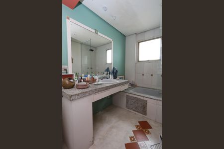 Apartamento à venda com 120m², 2 quartos e 2 vagas Apartamento à venda com 120m², 2 quartos e 2 vagasBanheiro da Suíte