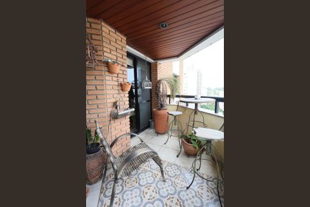 varanda de apartamento à venda com 2 quartos, 120m² em Real Parque, São Paulo