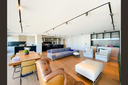 Apartamento à venda com 232m², 4 quartos e 3 vagas Apartamento à venda com 232m², 4 quartos e 3 vagasSala
