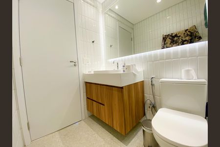 Apartamento à venda com 232m², 4 quartos e 3 vagas Apartamento à venda com 232m², 4 quartos e 3 vagasBanheiro Social