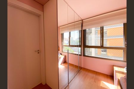 Apartamento à venda com 232m², 4 quartos e 3 vagas Apartamento à venda com 232m², 4 quartos e 3 vagasSuíte 1