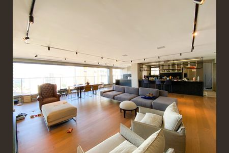 Apartamento à venda com 232m², 4 quartos e 3 vagas Apartamento à venda com 232m², 4 quartos e 3 vagasSala