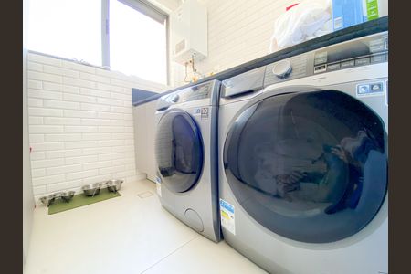Apartamento à venda com 232m², 4 quartos e 3 vagas Apartamento à venda com 232m², 4 quartos e 3 vagasÁrea de Serviço