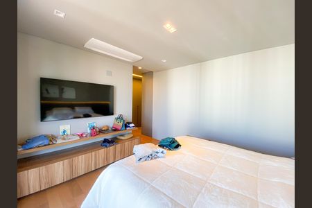 Apartamento à venda com 232m², 4 quartos e 3 vagas Apartamento à venda com 232m², 4 quartos e 3 vagasSuíte 2