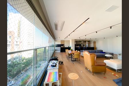 Apartamento à venda com 232m², 4 quartos e 3 vagas Apartamento à venda com 232m², 4 quartos e 3 vagasSala