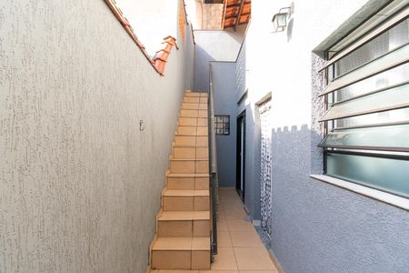 Casa para alugar com 175m², 3 quartos e 2 vagas Casa para alugar com 175m², 3 quartos e 2 vagasEscada
