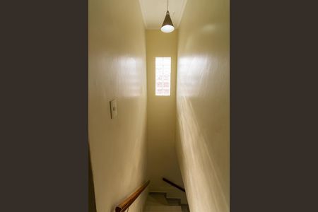 Casa para alugar com 175m², 3 quartos e 2 vagas Casa para alugar com 175m², 3 quartos e 2 vagasEscada