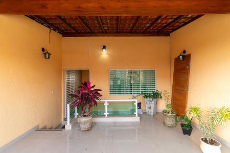 Casa para alugar com 175m², 3 quartos e 2 vagas Casa para alugar com 175m², 3 quartos e 2 vagasVaranda