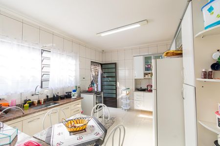 Casa para alugar com 175m², 3 quartos e 2 vagas Casa para alugar com 175m², 3 quartos e 2 vagasCozinha