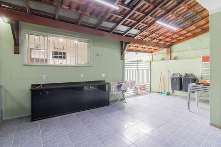 Casa à venda com 352m², 3 quartos e 2 vagasQuintal
