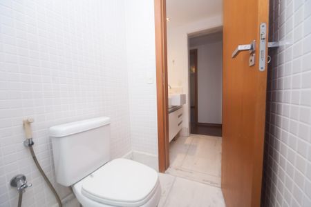 Apartamento para alugar com 207m², 4 quartos e 3 vagas Apartamento para alugar com 207m², 4 quartos e 3 vagasBanheiro Social