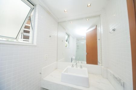 Apartamento para alugar com 207m², 4 quartos e 3 vagas Apartamento para alugar com 207m², 4 quartos e 3 vagasBanheiro suite 1