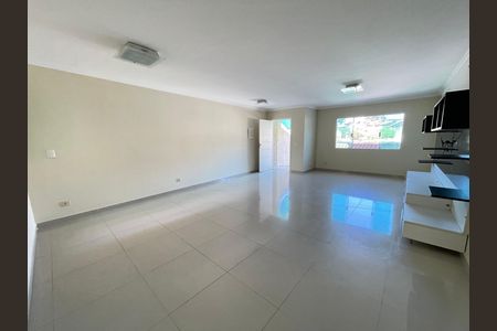 Casa para alugar com 200m², 3 quartos e 4 vagas Casa para alugar com 200m², 3 quartos e 4 vagasSala