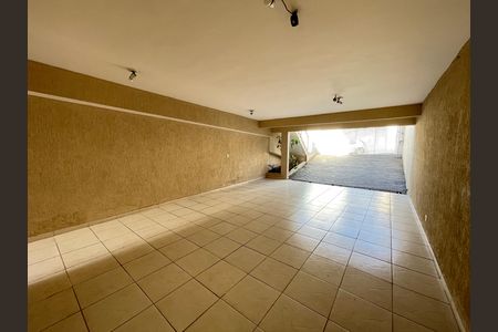 Casa para alugar com 200m², 3 quartos e 4 vagas Casa para alugar com 200m², 3 quartos e 4 vagasGaragem
