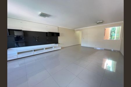 Casa para alugar com 200m², 3 quartos e 4 vagas Casa para alugar com 200m², 3 quartos e 4 vagasSala